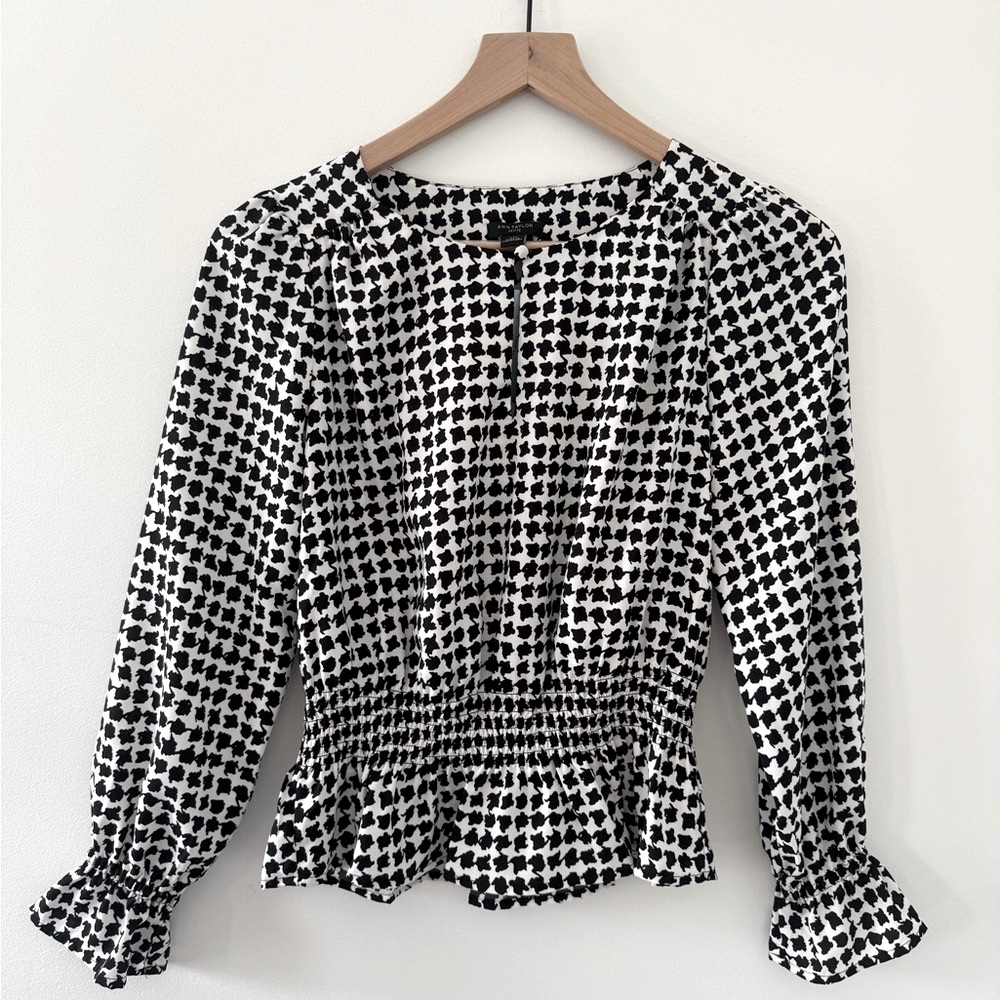 NWT Petite Ann Taylor Black and White Peplum Blouse with Puff Sleeves